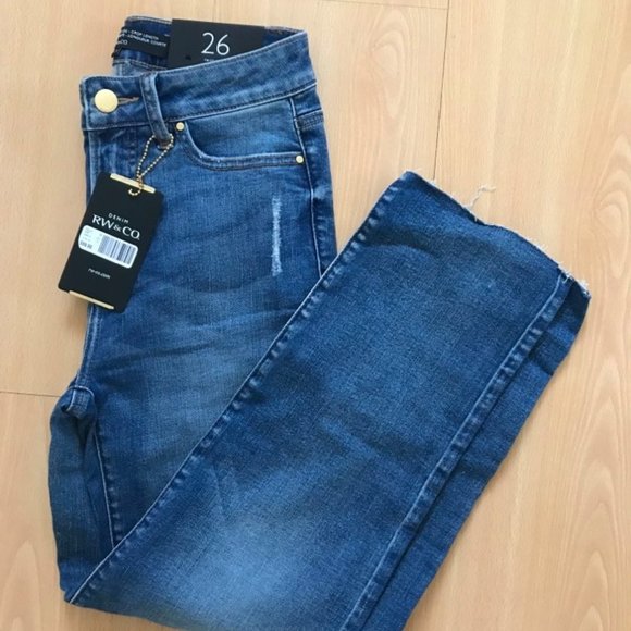 NEW RW&CO. High-rise Straight Leg Crop Blue Jeans - Picture 6 of 6